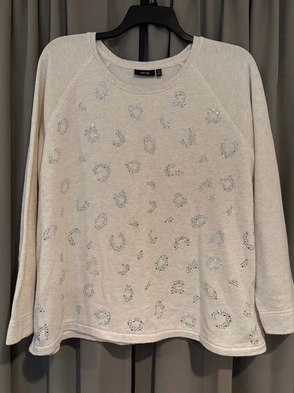 Apt. 9 Woman 2X Beige Crewneck Long Sleeve Sweatshirt with Rhinestone Stud Accen